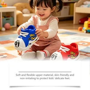 Chaussures de football jouet confortables pour enfants avec tige souple pour le jeu en plein air.