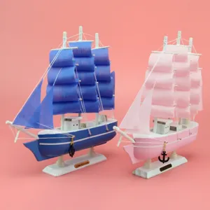 Kreatives Holz-Segelboot Ornament mediterranes blaues und rosa Schiffsmodell für Heimdekoration