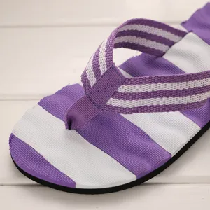 Lila und weiße gestreifte Zehentrenner Damen Sommer Freizeit Strandschuhe Detailansicht
