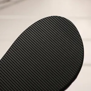 Damen Zehentrenner Sohle Detail schwarze Gummi rutschfeste gestreifte Textur Freizeitschuhe