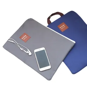 Borsa per laptop in tela Oxford con manico e design di archiviazione multi-strato.