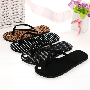 Freizeit Sommer Flip-Flops, mit Leopard, gestreiften, gepunkteten und schwarzen Varianten.