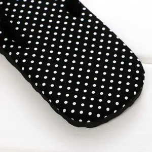Sommer lässige Damen Flip Flops mit schwarz-weißem Pünktchenmuster dicker Sohle Strandschuhe.
