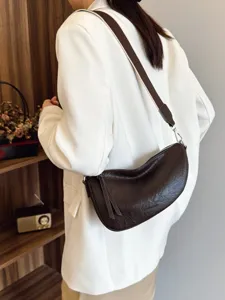 Vrouwen retro bruine crossbody tas casual zadeltas elegante stijlvolle halve maan schoudertas zomer