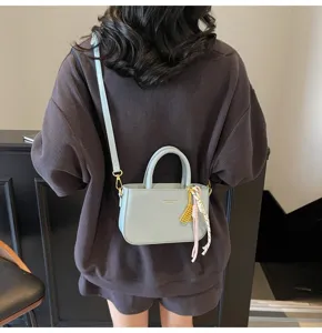 Vrouwen zomer kleine crossbody tas retro veelzijdige handtas stijlvolle kleine vierkante tas.