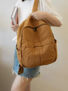 Grand sac à dos en toile marron pour femme, cartable décontracté avec poches pratiques.