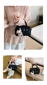 Elegante borsa a mano Boston nera in pelle martellata da donna, borsa da giorno casual.