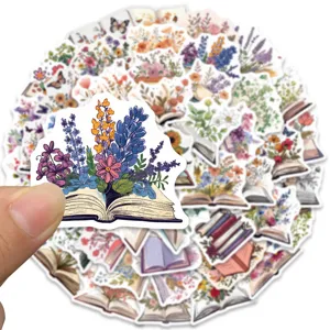 Gros plan de détail d'autocollant de livre botanique avec un design d'art floral pour décor.