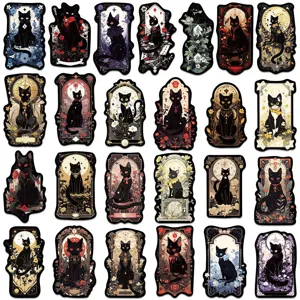 Nahaufnahmen von Tarot Stil schwarze Katzen Aufkleber mit gotischen magischen Elementen dekoriert.