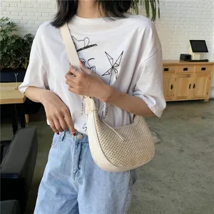 Fashion straw underarm bag for women, trendy woven shoulder handbag for spring and summer.