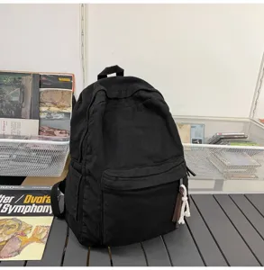 Sac a dos classique en toile noire pour femme, cartable decontracte pour ecole et voyage.