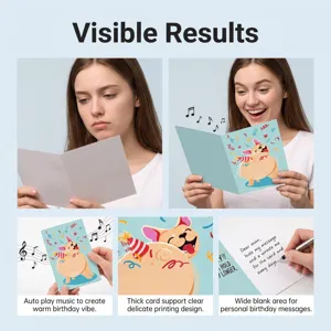 Carte d'anniversaire musicale bouledogue français amusant avec design mignon et zone vide.