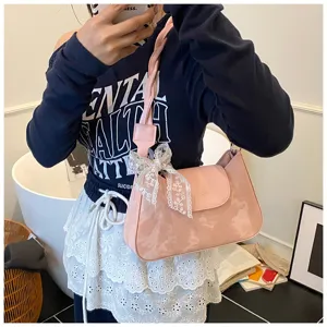 Sac à bandoulière rose pour femme, sac à main tendance avec nœud en dentelle et sangle.