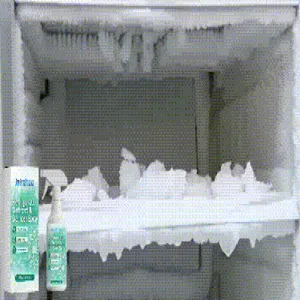 Spray sbrinatore per frigorifero per la pulizia domestica quotidiana e la rimozione del ghiaccio.