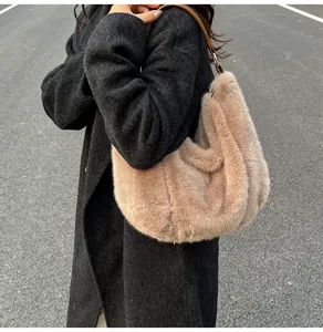Fashion faux fur shoulder bag for women, fluffy underarm crossbody bag for autumn and winter.