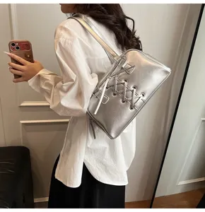 Silberne metallische Schultertasche für Damen, stylische Kissen-Tasche mit Schnürung, Handtasche.