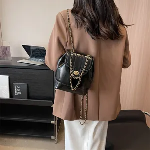 Sac à dos femme cuir noir tendance avec chaîne dorée élégant sac de voyage loisir