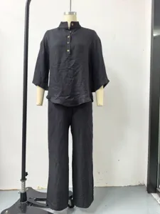 Details der einfarbigen Damen Hemd und Hose zweiteiligen Set lässige lockere Mode.