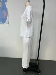 Damen Sommer lässig einfarbig weiß V-Ausschnitt Kurzarmhemd und weite Hose Set.