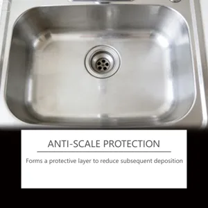 Vue détaillée d'un évier de cuisine en acier inoxydable avec protection anti-tartre et bonde.