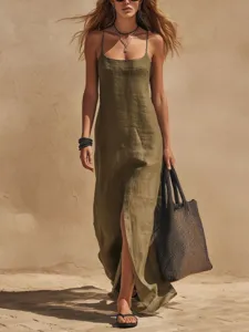 Olivgrünes Sommer Damen Trägerkleid mit elegantem Frontschlitz und lässiger Slim Fit Design.