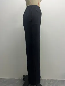 Schwarze lockere lässige weite lange Hosen Seitenansicht mit hoher Taille und Passform.