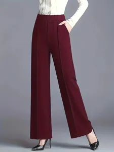 Detailansicht der eleganten Damen High-Waist Weitbein Freizeithose in dunkler Rotfarbe.