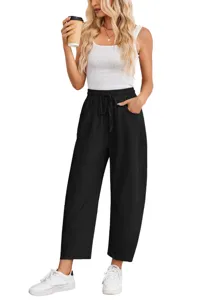 Details der lässigen Damen Jogginghose mit Kordelzug und Taschen für den Sommeralltag.