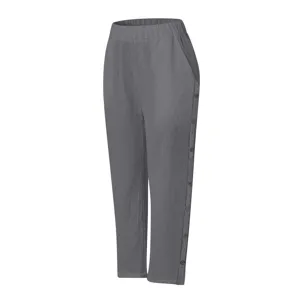 Detailansicht der Freizeithose aus Baumwollmischung mit stylischen Knöpfen an der Seite.