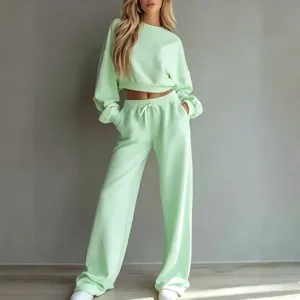 Minimalistisches einfarbiges cropped Sweatshirt und weite Jogginghosen Set für Damen