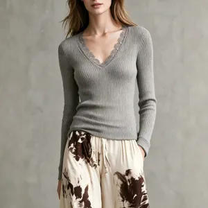 Gereipptes V-Ausschnitt Spitzen-Langarm-Stricktop, stilvolle Slim-Fit Casual Kleidung Detailansicht.