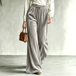 Detailansicht graue Damen Samt Hose mit hohem Bund und bequemem Kordelzug Design.