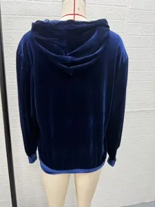 Samt Kapuzenjacke Ruckansicht, elegante langarmige Winteroberbekleidung Stil Detailansicht.