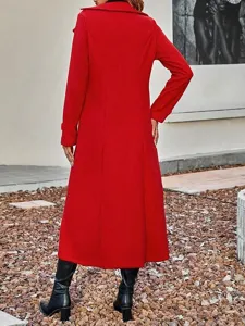 Damen roter langer Wollmantel Rückansicht Detail, eleganter warmer Winter-Überzieher.