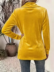 Top a maniche lunghe in velluto dorato da donna, vista dettagliata, stile comodo chic.