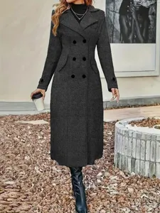 Eleganter zweireihiger Damen Wollmantel mit klassischem Revers und warmem Design für kalte Tage.