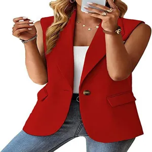 Nahaufnahme Detail der roten ärmellosen Blazer Weste, professioneller Business Look.