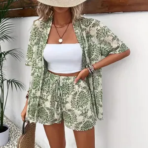 Damen grüner Blumenprint Zweiteiler Set Kurzarm Cardigan und Tunnelzug Shorts.