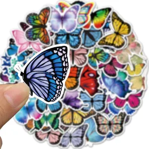 Détail en gros plan d'autocollants papillons colorés aux motifs exquis et impression nette.