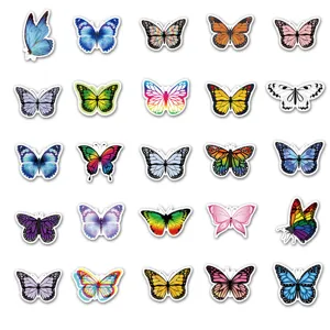Vue détaillée d'autocollants étanches de papillons colorés pour ordinateur portable et bagages.