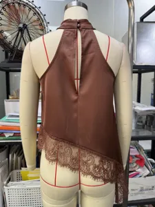 Damen Sommer ärmellos Satin Halfter Oberteil mit Spitzenbesatz und Rückenausschnitt Mode