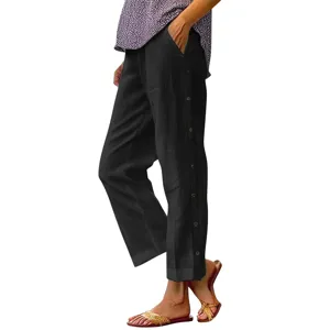 Schwarze Leinenoptik Knöpfe cropped Freizeithose mit hohem Bund und Seitentaschen.