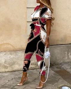 Damen Kurzarm Revers Knopf Kette Druck Jumpsuit mit Gürtel lässige Streetwear Detail