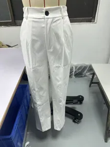 Pantaloni da abito bianchi a vita alta dettaglio, eleganti pantaloni dritti da donna nuovi.