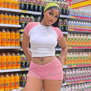 Women casual two piece tracksuit short sleeve crop top and shorts set with headband.