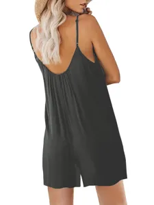 Detalle de vista trasera de mameluco casual holgado de color sólido para mujer verano.