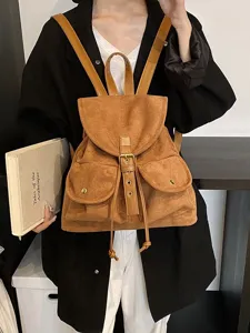 Sac à dos vintage en daim pour femme, grand format décontracté pour voyage et style urbain chic.
