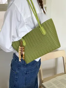 Green woven leather tote bag for women, large capacity casual shoulder bag for daily commuting.