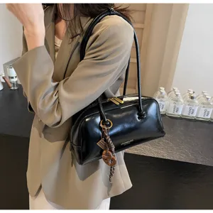 Large capacity women's retro pillow shoulder bag, casual fashion commuting underarm handbag.