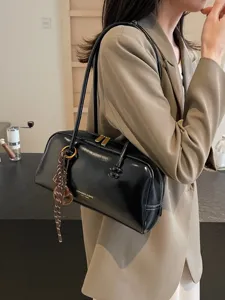 Classic black vintage shoulder pillow bag for women, stylish commuting underarm bag.